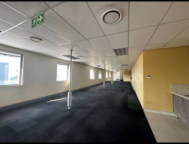432M² OFFICE TO LET IN ECO PARK ESTATE